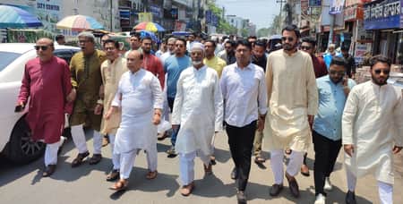 নতুন রাষ্ট্রপতির শপথ, পাবনায় মিষ্টি বিতরণ ও আনন্দ মিছিল