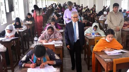 একজন শিক্ষার্থীর পেছনে দুজন অভিভাবক না আসার আহ্বান ঢাবি ভিসির অভিভাবক