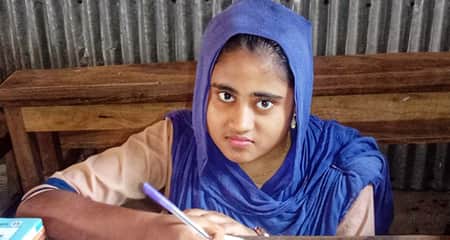 মেধা অন্বেষণ প্রতিযোগিতায় প্রথম হয়ে তাক লাগালেন প্রতিবন্ধী মরিয়ম প্রতিবন্ধী মরিয়ম