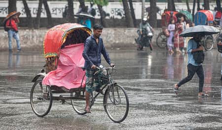 ঘূর্ণিঝড় মোখা আঘাত হানলেও যে কারণে দেশজুড়ে বৃষ্টি বৃষ্টি