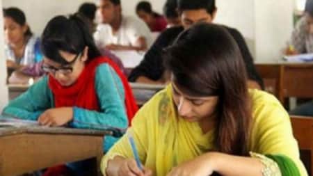 সাধারণ ক্যাডারে নারীরা পিছিয়ে, শিক্ষায় এগিয়ে : কোটাবিহীন পরীক্ষার ফল