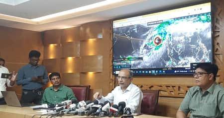 ঝুঁকি কমেছে বাংলাদেশের, ঘূর্ণিঝড় মোখার মূল আঘাত মিয়ানমারে