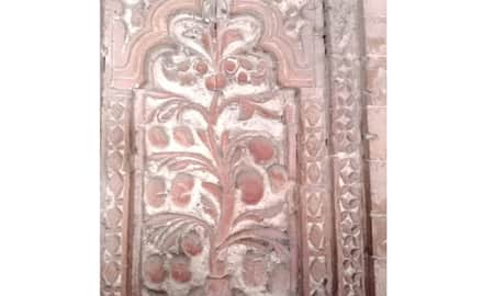 ৫০০ বছরের পুরোনো শাহী মসজিদের দেয়ালে শিলালিপিতে আম