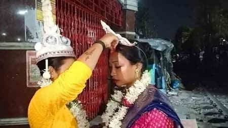 বাড়ি থেকে পালিয়ে বিয়ে করলেন দুই তরুণী