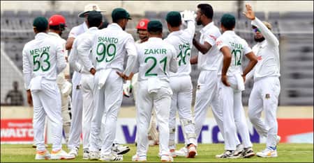 অল্প রানেই অলআউট আফগানিস্তান, বিশাল লিড নিয়ে ব্যাটিংয়ে বাংলাদেশ