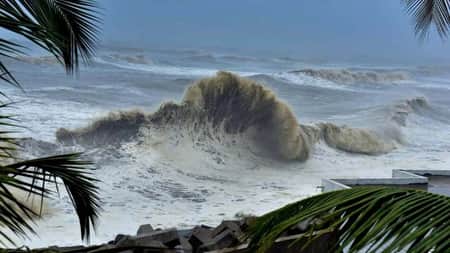 ১৫০ কিলোমিটার বেগে যখন আঘাত হানতে পারে ঘূর্ণিঝড় বিপর্যয়