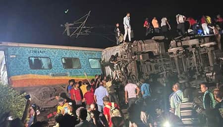 দুই ট্রেনের সংঘর্ষ