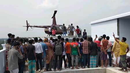 শার্শায় হেলিকপ্টারে উড়ে নিজ বাড়ির ছাদে নামলেন আমেরিকা প্রবাসী