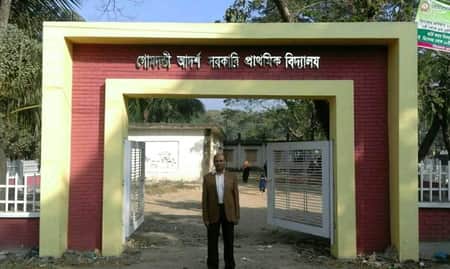 বিদ্যালয়ের স্কুল ঘর খুলে বেড়া-টিন নিয়ে গেছে চোরের দল