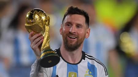 তিন ক্যাটাগরিতে বর্ষসেরা মনোনীত হলেন মেসি