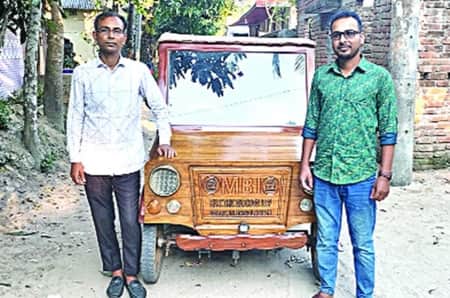 কাঠের জিপ গাড়ি বানিয়ে তাক লাগিয়ে দিলেন দুই ভাই
