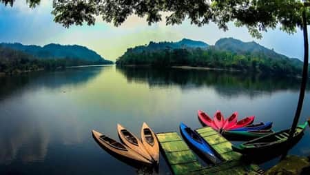 সবুজে ঘেরা কাপ্তাই হ্রদ