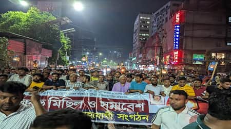 লোডশেডিংয়ের প্রতিবাদে বিএনপি’র হারিকেন মিছিল