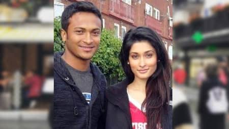 ১২ বছর আগের ‘বয়ফ্রেন্ড’-র সাথে পরিচয় করিয়ে দিলেন শিশির