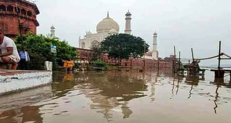 ৪৫ বছরে এই প্রথম যমুনার পানি তাজমহলে! তাজমহল