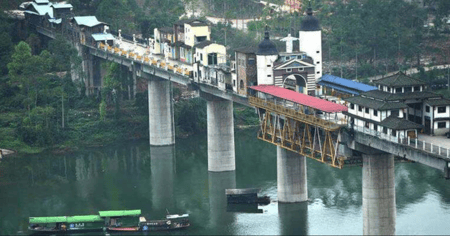 নদীর ওপর ব্রিজ, ব্রিজের ওপর আস্ত একটা শহর নদীর ওপর ব্রিজ