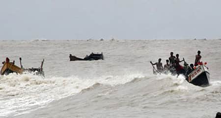 বঙ্গোপসাগর উত্তাল