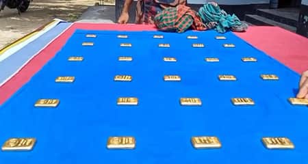 ফেলে যাওয়া গামছায় মিলল সাড়ে তিন কেজি স্বর্ণ স্বর্ণ