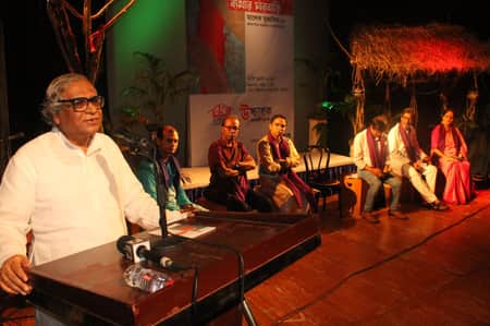 মালেক মুস্তাকিমের কবিতায় খুঁজে পাওয়া যায় ভিন্ন স্বর: আলোচকবৃন্দ