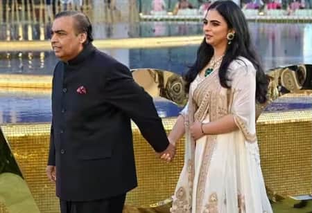 রিলায়েন্সে হঠাৎ পরিবর্তন! মেয়ে ইশাকে কী দিলেন মুকেশ আম্বানি?