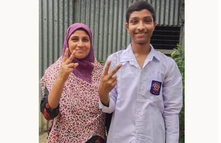 মা পেলেন জিপিএ ৪.৫৪, ছেলে ৫!