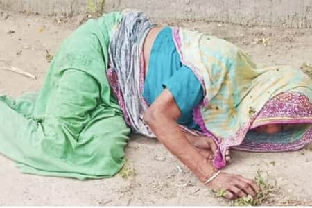 সম্পত্তি লিখে নিয়ে বাক প্রতিবন্ধী মাকে রাস্তায় ফেলে গেল ছেলেরা