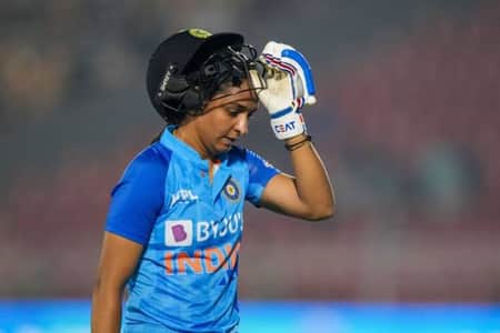অসাদাচরণ করায় নিষিদ্ধ হলেন হারমানপ্রীত