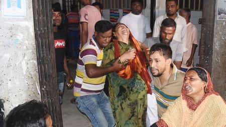 বাসের ধাক্কায় একই পরিবারের পাঁচজনসহ নিহত ৭