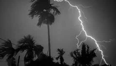 ১৭ জেলায় রাতেই ৬০ কিমি বেগে ঝড়ের আভাস