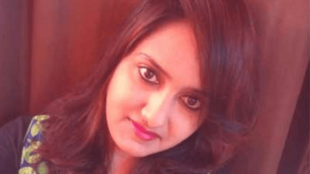 নেত্রী সানা খান