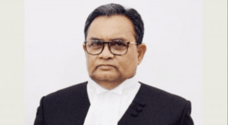 কেঁদে ফেললেন প্রধান বিচারপতি, কাঁদলেন তাঁর মেয়ে-নাতি ফয়েজ সিদ্দিকী