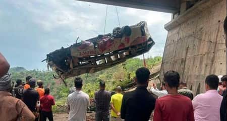 ভয়ঙ্কর বাস দুর্ঘটনা, ১০ জনের মৃত্যু বাস দুর্ঘটনা