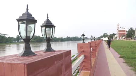 মনু নদীর পাড়