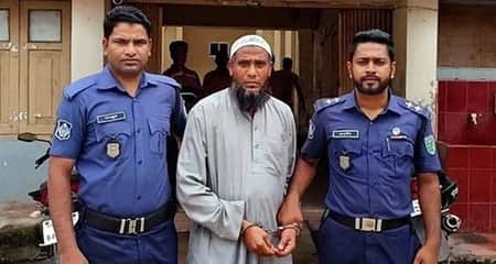 ৩৩ বছর পালিয়ে থেকে বোরকা পড়া অবস্থায় ধরা মাসুক মাসুক