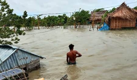 অতি জোয়ারের পানিতে ভোলার নিম্নাঞ্চল প্লাবিত