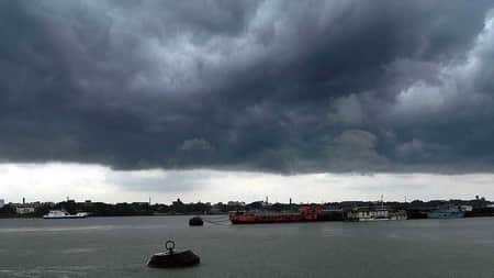 শক্তিশালী ঝড় ধেয়ে আসছে, এবছরে বন্যার সৃষ্টি হতে পারে শক্তিশালী ঝড়