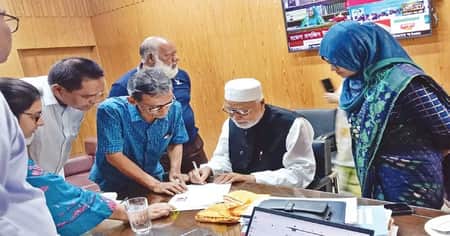 অবশেষে দখলে রাখা বাড়ির কাগজপত্র পেলেন কাদের সিদ্দিকী