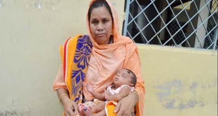 ৩৭ দিনের শিশু বাহিরে রেখে পরীক্ষার হলে মা পরীক্ষা