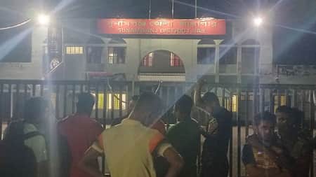 বুয়েট শিক্ষার্থীদের অপেক্ষায় কারা ফটকে স্বজনরা