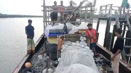 বেঁচে ফেরার আশা ছেড়ে দিয়েছিলেন সাগরে ভাসতে থাকা ৯ জেলে, অবশেষে উদ্ধার