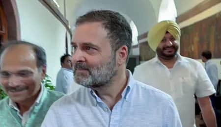 ‘রাহুলের জন্য অল্পবয়সী মেয়ের অভাব নেই, কেন বুড়িকে ফ্লাইং কিস দেবেন’
