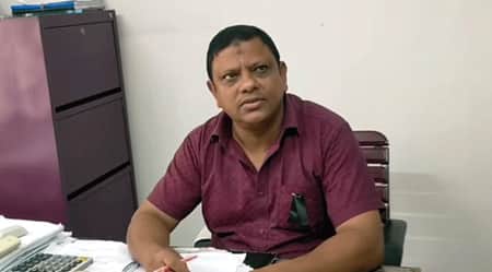 চাকরি নেই এক বছর, তবুও অফিস করেন তিনি!