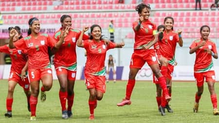 নারী ফুটবলারদের বেতন বৃদ্ধির ঘোষণা