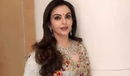 নীতা আম্বানির জুতার দাম জানলে চমকে যাবেন