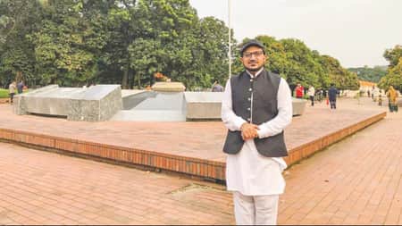বাংলা ভাষার টানে করাচি থেকে ঢাকায় পাকিস্তানের তাহির
