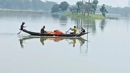 মন্ত্রী চলে যেতেই অবমুক্ত করা মাছ ধরার উৎসব!