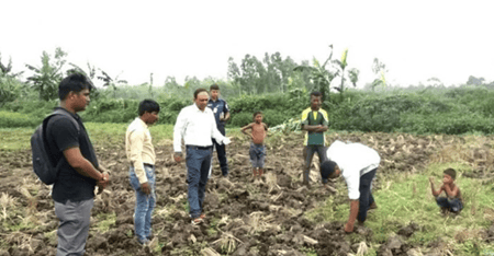 মাটিতে জ্বলছে আগুন, ভাসছে পানিতেও আগুন1