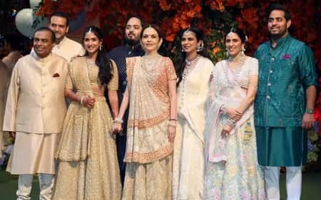 প্রচুর টাকার মালিক হওয়া সত্বেও আম্বানি পরিবারের মহিলারা পরেন না সোনার গয়না! আম্বানির-পরিবার