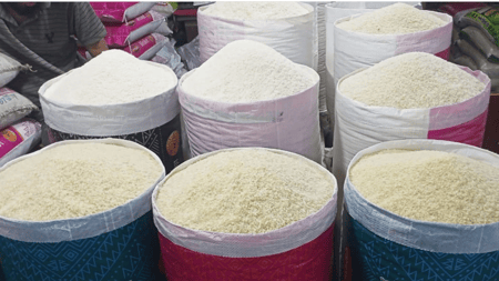 নওগাঁয় প্রতি বস্তা চালের দাম ২০০-৩০০ টাকা কমেছে চালের দাম
