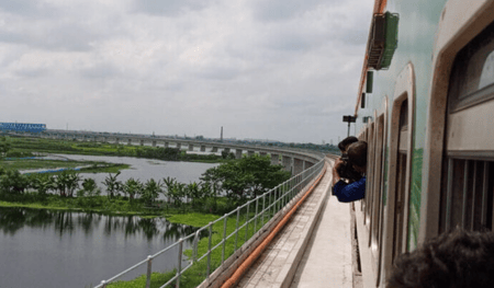 প্যাসেঞ্জার ট্রাইলে পদ্মা সেতু পাড়ি দিচ্ছে ট্রেন ট্রাইলে পদ্মা